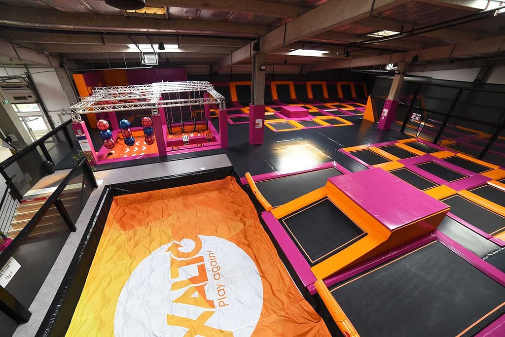 EVJF / EVG à Lyon : Le Guide des Activités les plus Insolites pour un Week-End Inoubliable 2 Exalto Lyon : trampoline park enterrement de vie de garçon