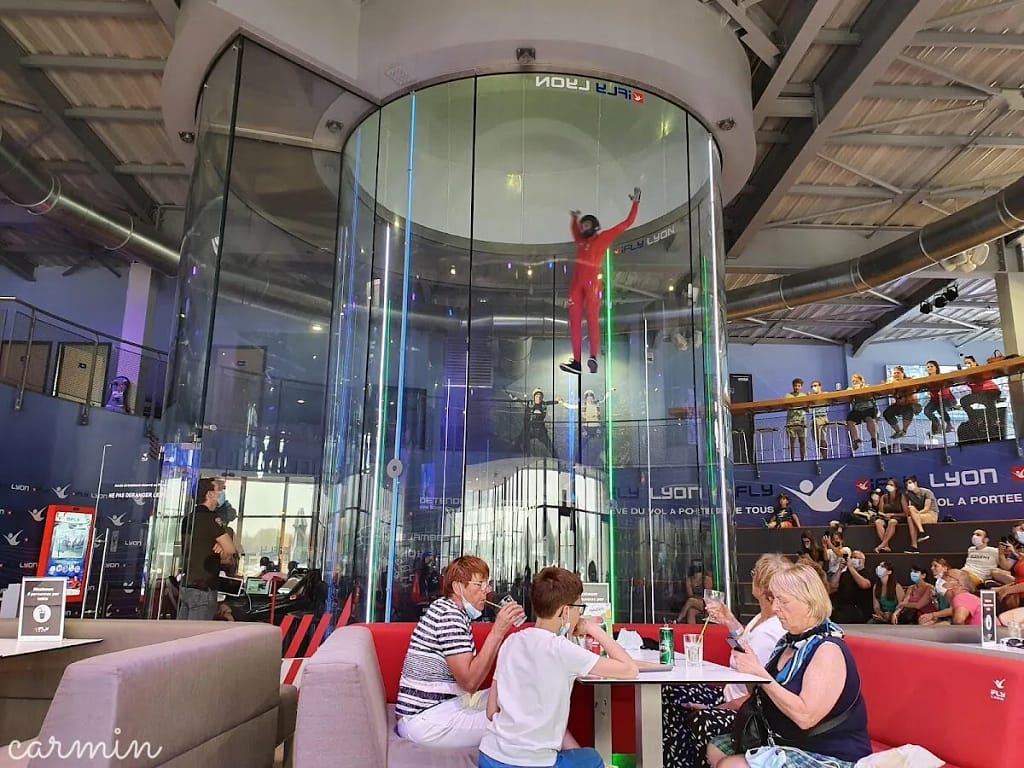 Chute libre à Lyon : l'expérience ultime chez iFLY 5 Chute libre à Lyon : iFly