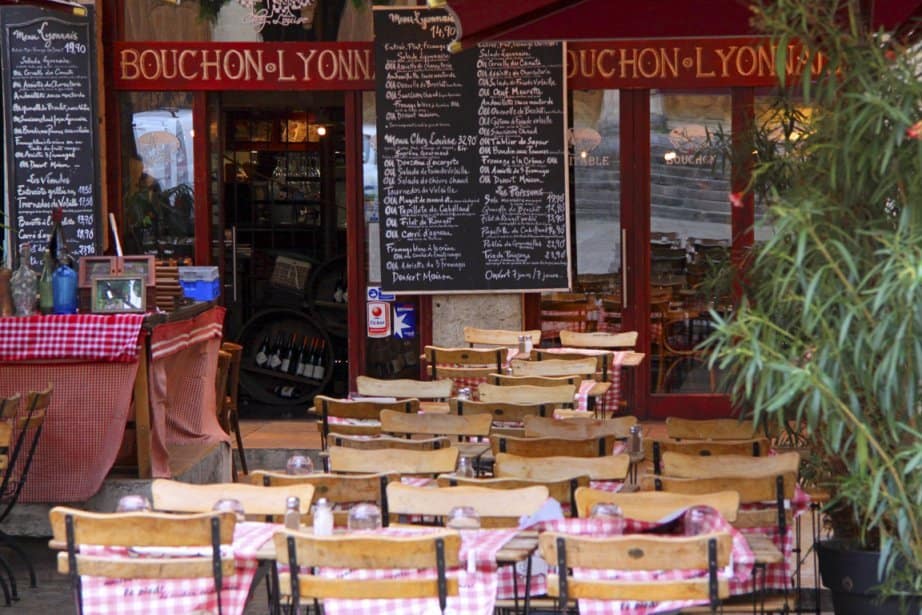 Weekend à Lyon : itinéraire de 48h pour une escapade réussie 3 Weekend à Lyon : bouchon lyonnais